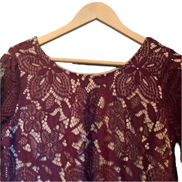 NWT! Express lined short sleeve lace tee. Size small - Picture 2 of 10